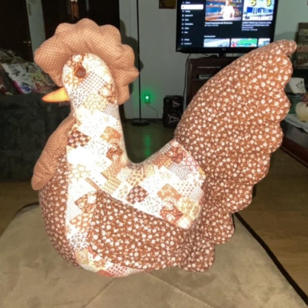 QUILTED STUFFED HEN